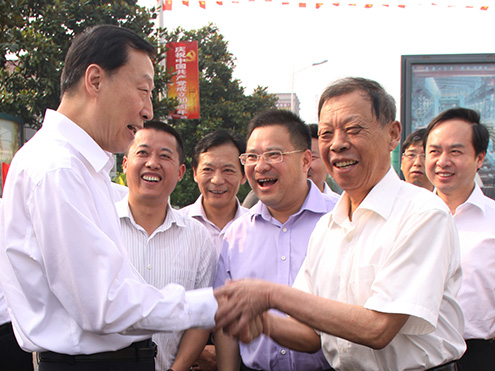 江蘇省委羅志軍書記調(diào)研長江村